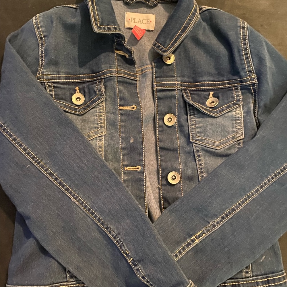 Denim jacket. Great condition. Perfect for Spring /Fall. Girls size 7/8.